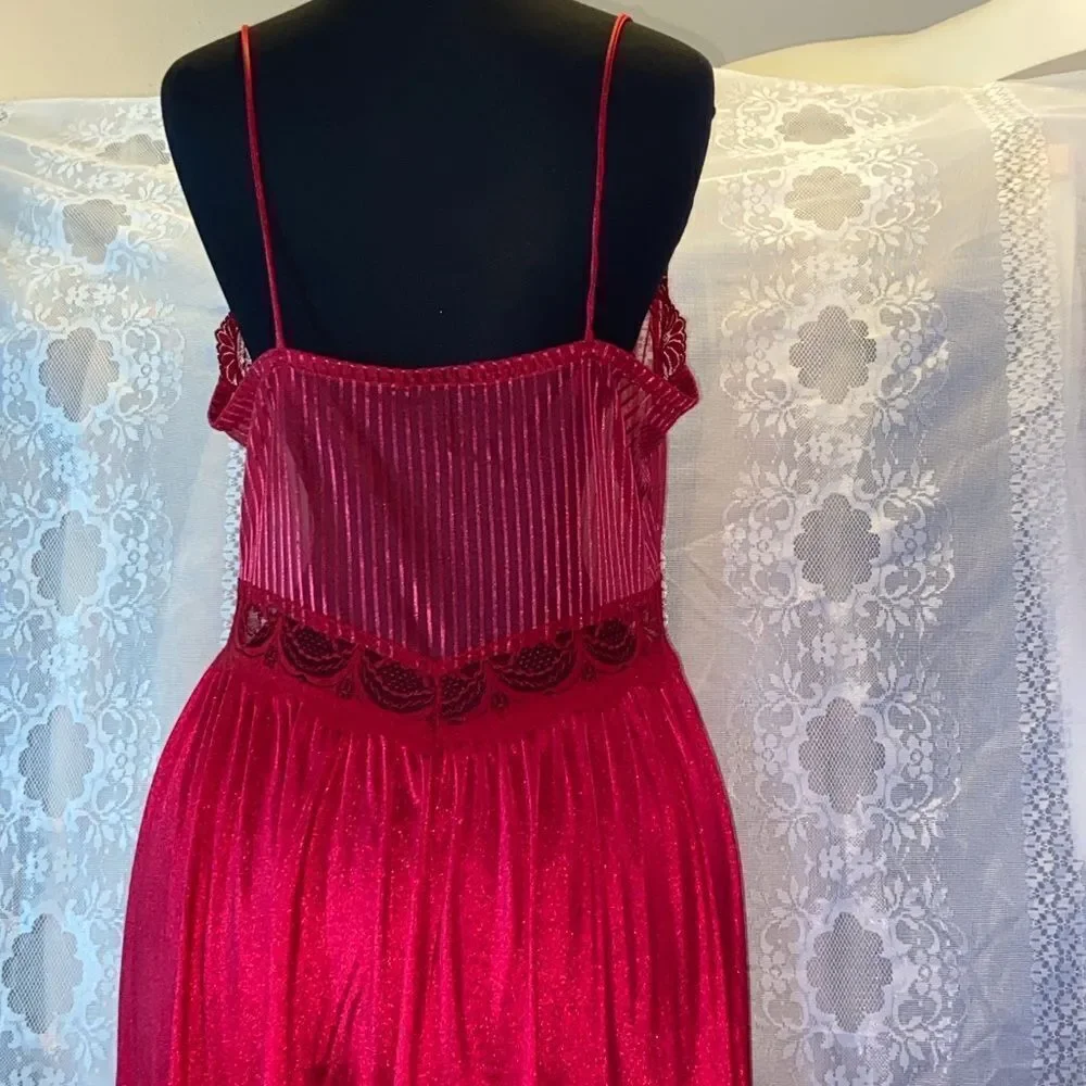 VTG, Style Vanity Elegant Red Lace Romantic Nightgown Size Appropriate ML No Tag